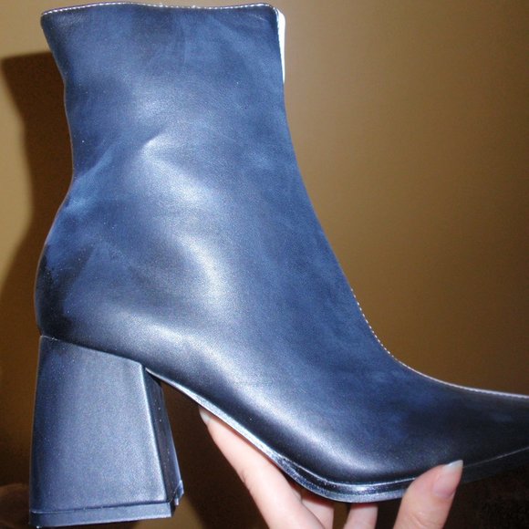 NWT Two Tone B&W Faux Leather Heeled Boots - Picture 10 of 15